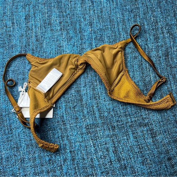 Good American Crinkle Always Fits Twist Bikini Top in Bronze Brown - Picture 7 of 9